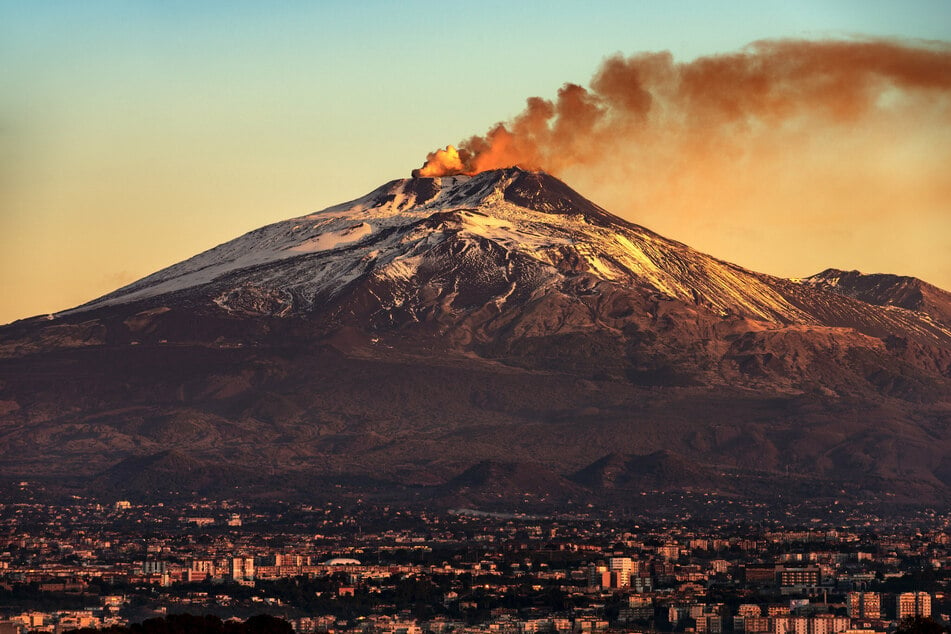 Mount Etna erupts and adds to forest fire problem in Sicily