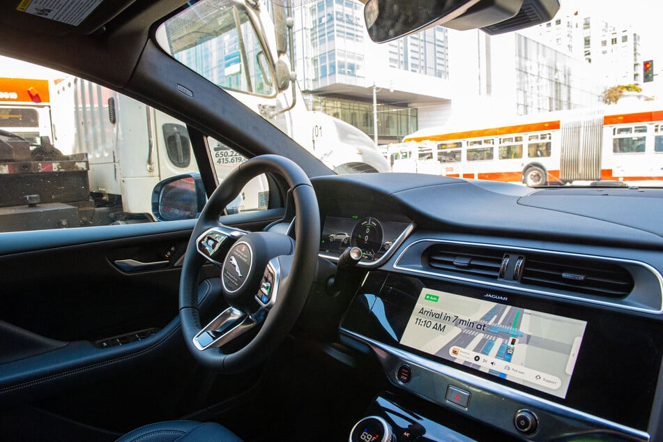 In den Vereinigten Staaten sind die Robotaxis bereits im Straßenverkehr unterwegs.