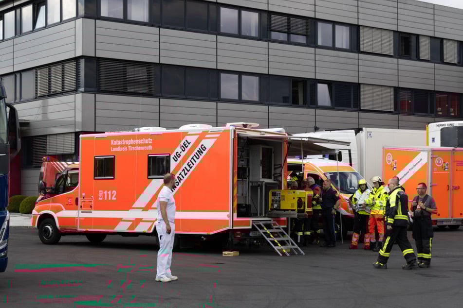 Durch das ausströmende Ammoniak seien mehrere Personen verletzt worden – jedoch keine davon schwer.