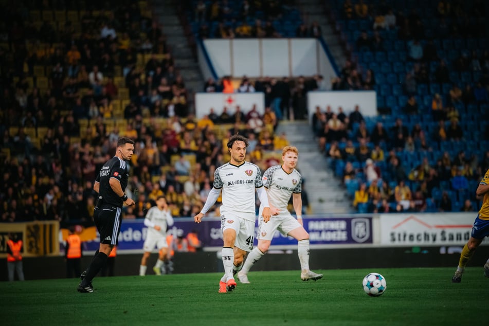 Normalerweise versenkt Simon Straudi (27) die Chance wie in der 50. Minute. Wie allen Dynamos fehlt ihm aktuell das Momentum vor dem Tor.