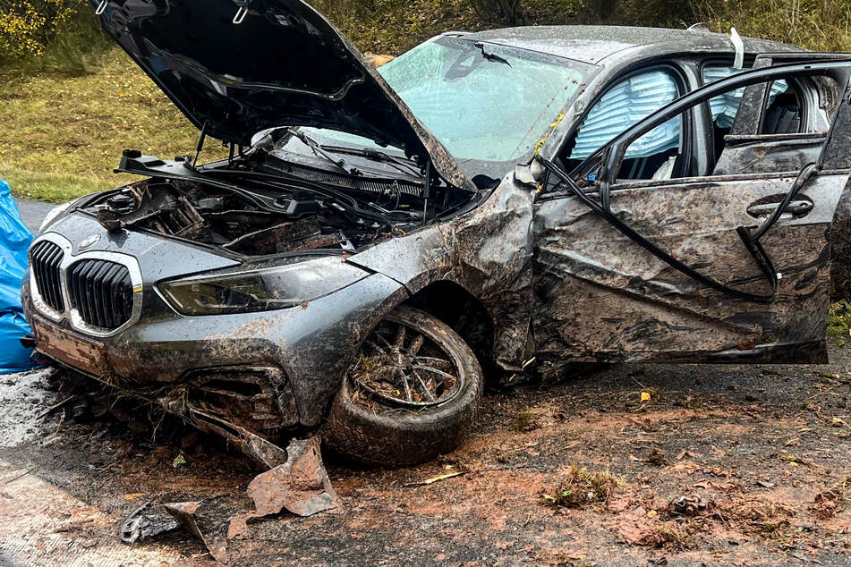 Unfall A66: Heftiger Crash auf Autobahn: BMW überschlägt sich mehrfach