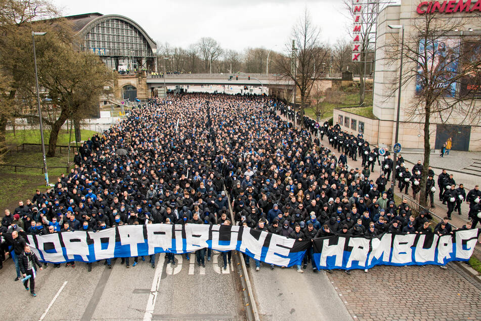 Die HSV-Fans planen einen Marsch vom Bahnhof Stellingen zum Stadion.