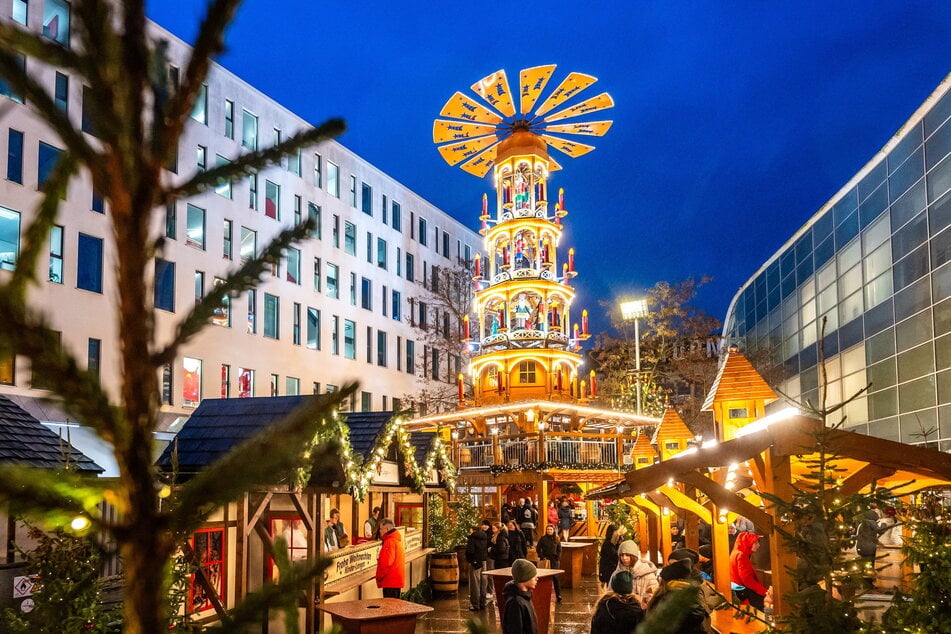 Ende November eröffnet der Chemnitzer Weihnachtsmarkt. Die Besucher können sich wieder auf duftende Leckereien, Glühwein und Co. freuen.