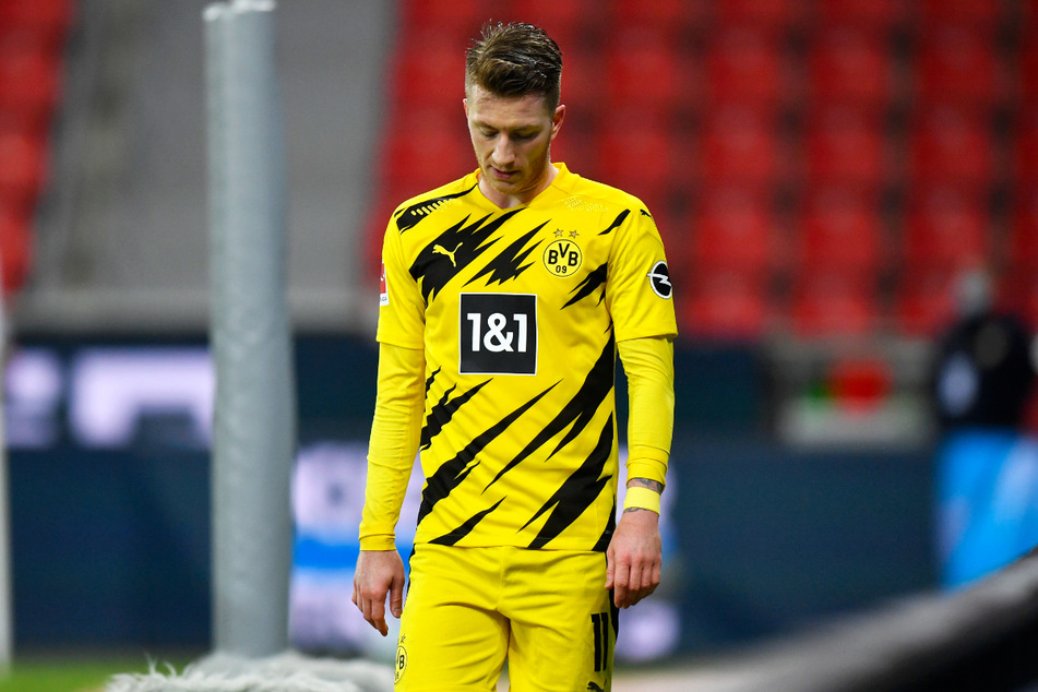 BVB-Kapitän Marco Reus (31) steckt in einem Leistungstief und kann seine Mannschaft deshalb momentan nicht anführen. In Freiburg war er nahezu unsichtbar, bis er nach seiner Auswechslung gefrustet gegen die Ersatzbank schlug und vor sich hin fluchte.