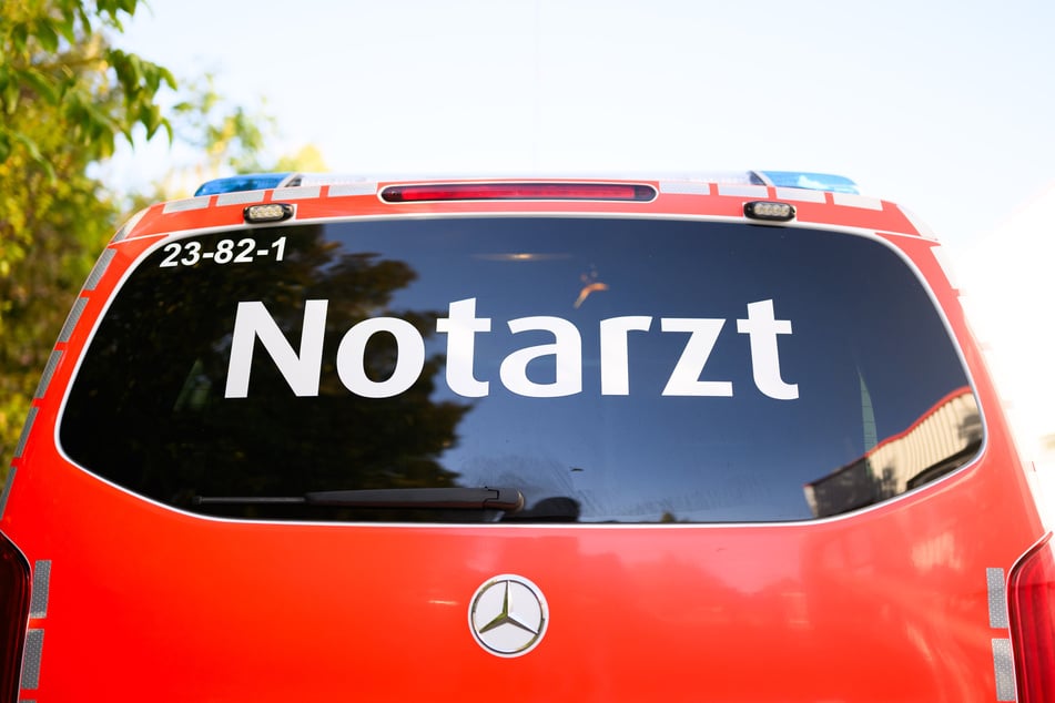 Messerattacke: Nach versehentlichem Rempler: Mann schlägt 22-Jährigen krankenhausreif