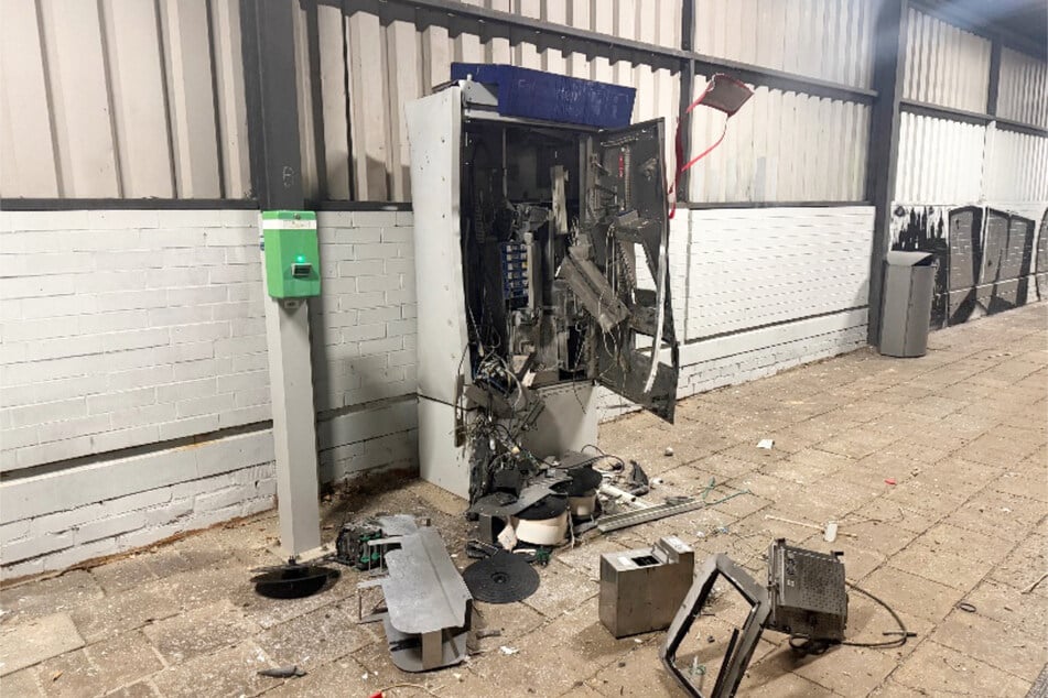 Der Automat wurde bei der Sprengung vollständig zerstört.