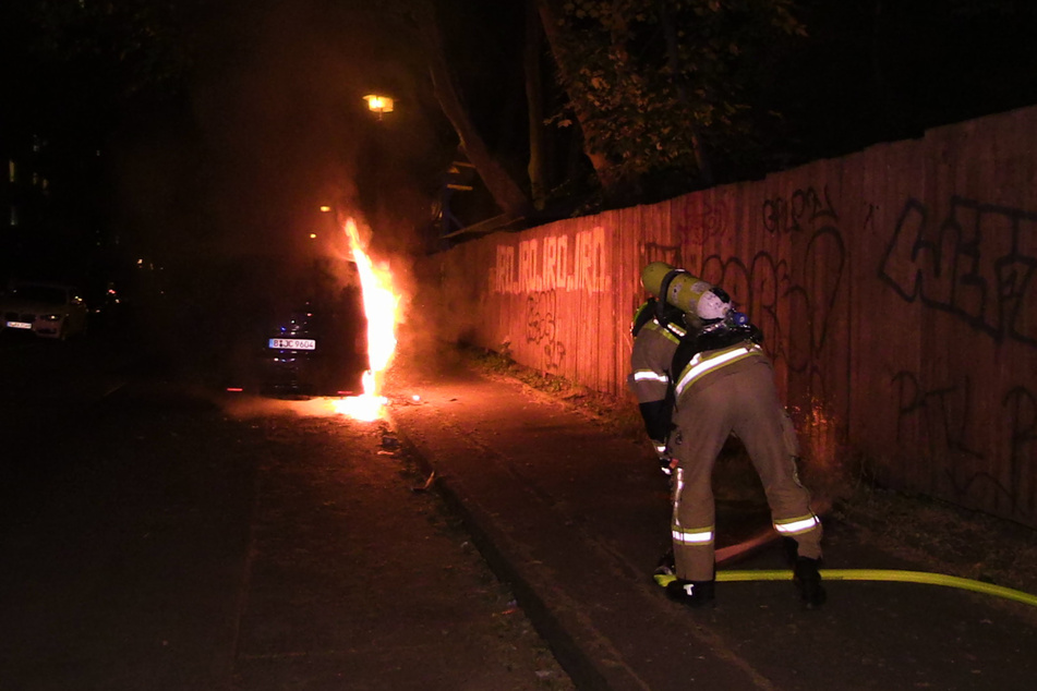 In der Nacht von Dienstag auf Mittwoch wurden mehrere Autos in Brand gesetzt.