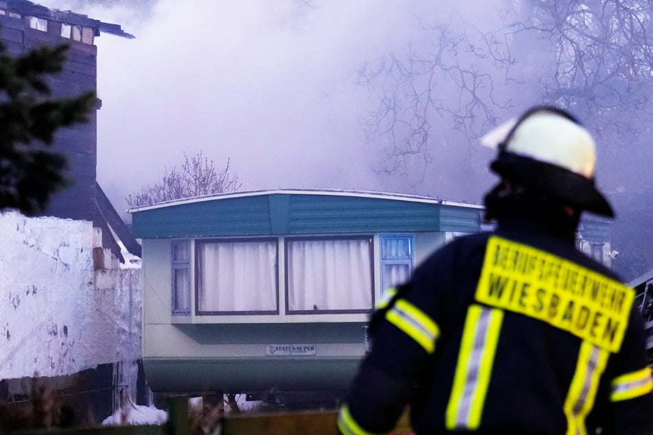 Die Feuerwehr in Wiesbaden rückte am Samstagnachmittag zu einem Brand im Petersweg aus.