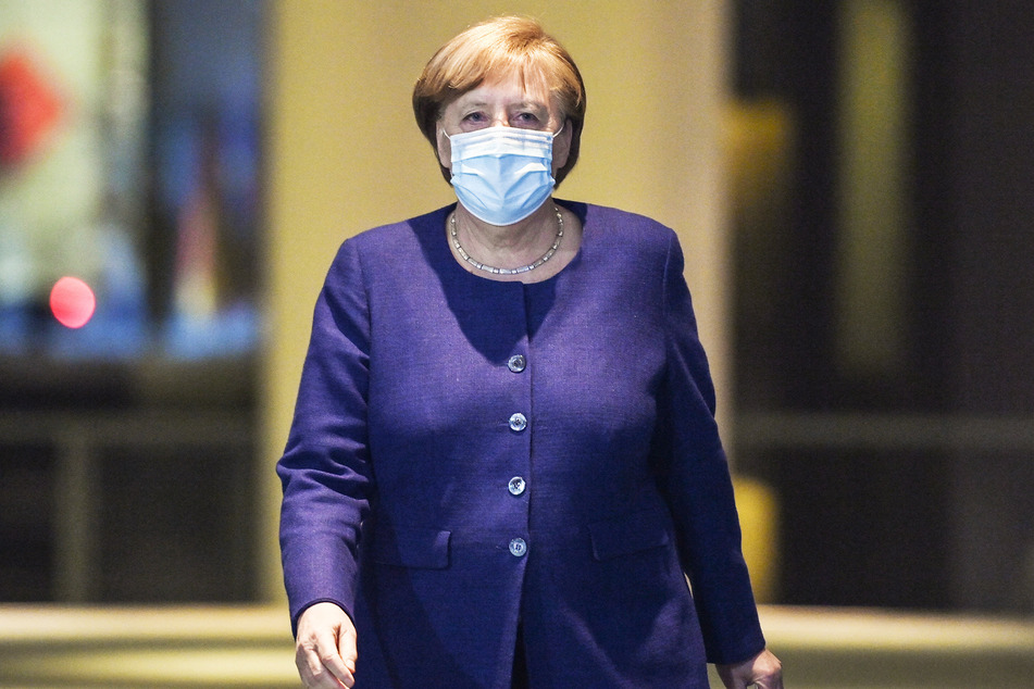 Bundeskanzlerin Angela Merkel (66, CDU) kommt zu einer Pressekonferenz nach dem Online-EU-Sondergipfel zur Corona-Pandemie.