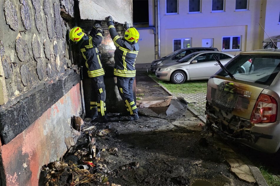 Die Fassade musste abgerissen werden, um darunter löschen zu können.