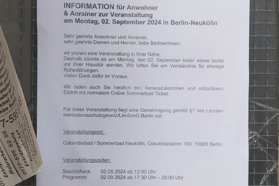 Anwohner wurden per Aushang auf die Veranstaltung hingewiesen.