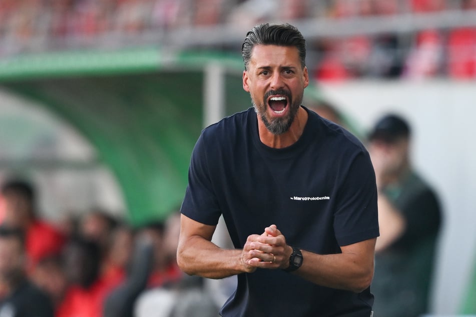 Sandro Wagner gibt heute sein Pflichtspieldebüt für den FC Augsburg.