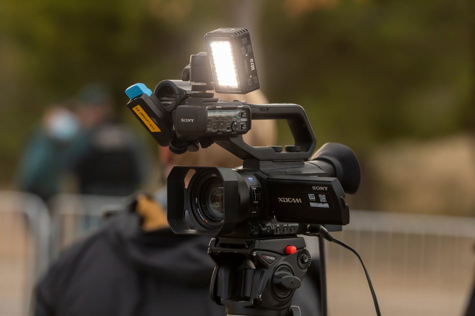 Aufgrund der Gefahr würden Journalisten genau überlegen, ob sie über eine Demonstration berichten oder nicht. (Symbolbild)