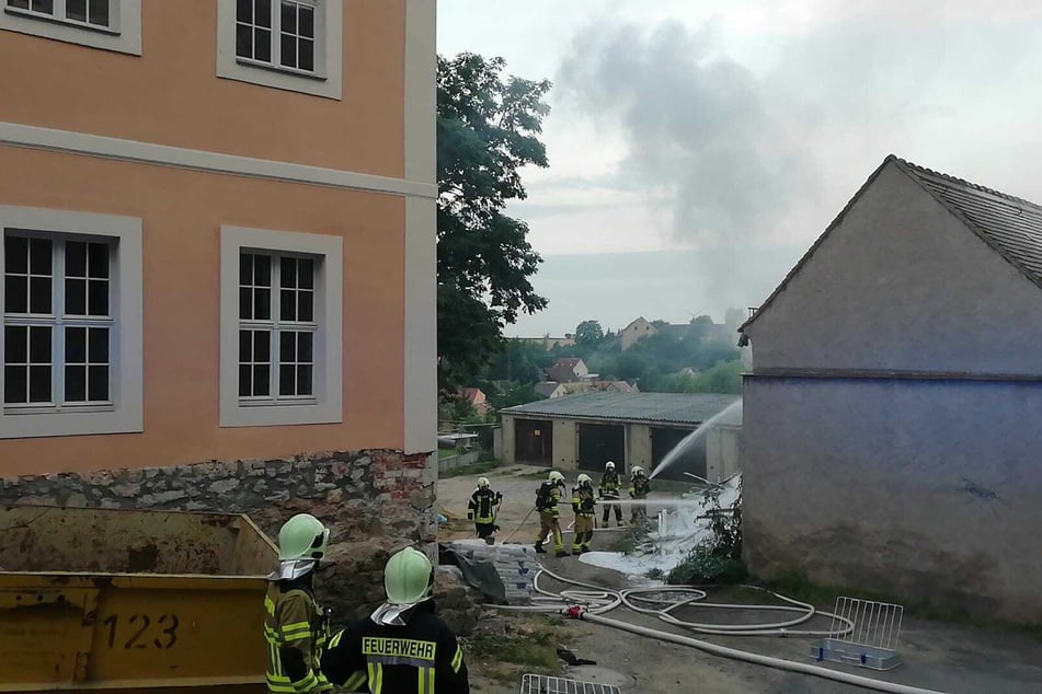 Die Freiwillige Feuerwehr Mutzschen war mit zwei Löschfahrzeugen und zahlreichen Kameraden vor Ort.