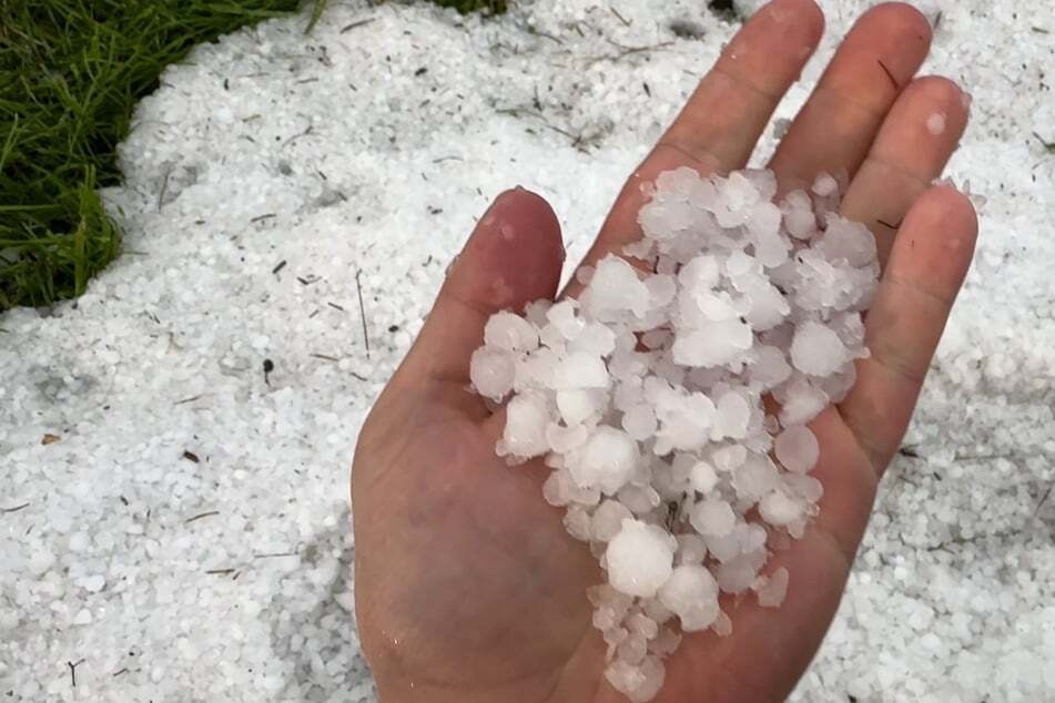 Ab Montagabend könnte es in Teilen Bayerns richtig ungemütlich werden. Gewitter und Hagel kündigen sich an.