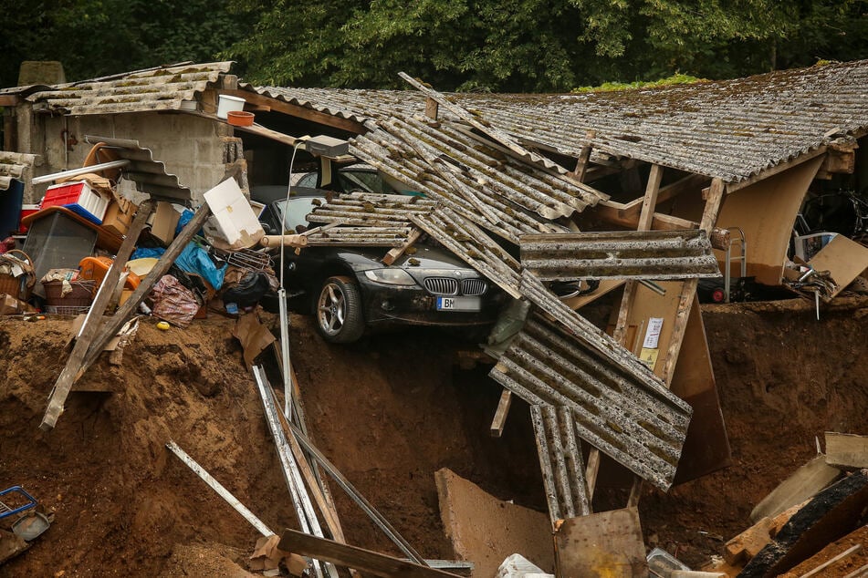 In Erftstadt ist das Chaos durch das Hochwasser noch immer unkontrollierbar.