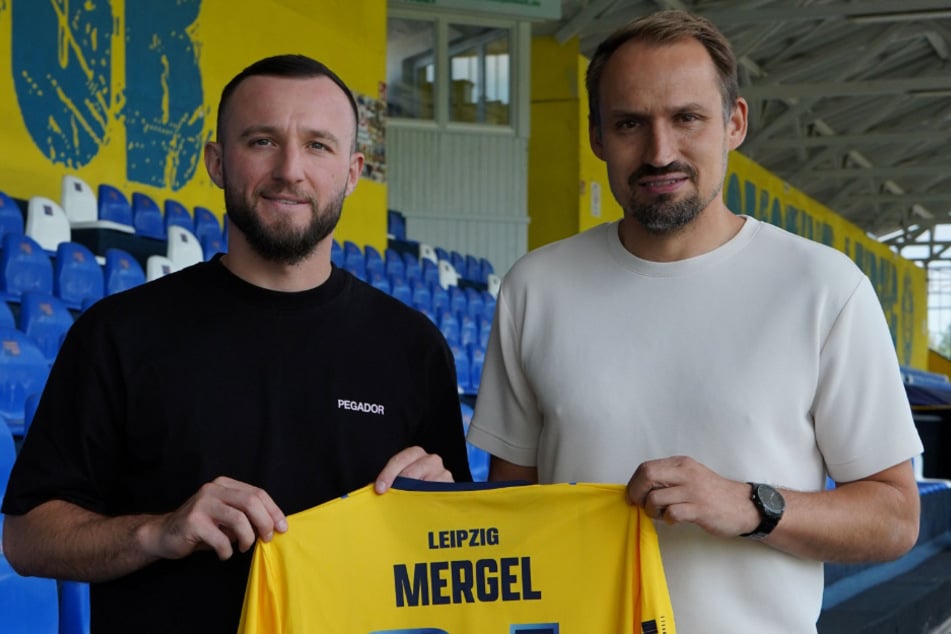 Artur Mergel (28, l.) spielt künftig im Lok-Trikot.