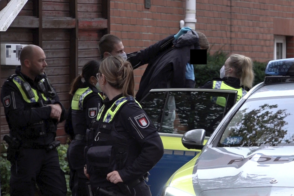 Bomben-Werkstatt mitten in Hamburg? Polizei durchsucht Haus