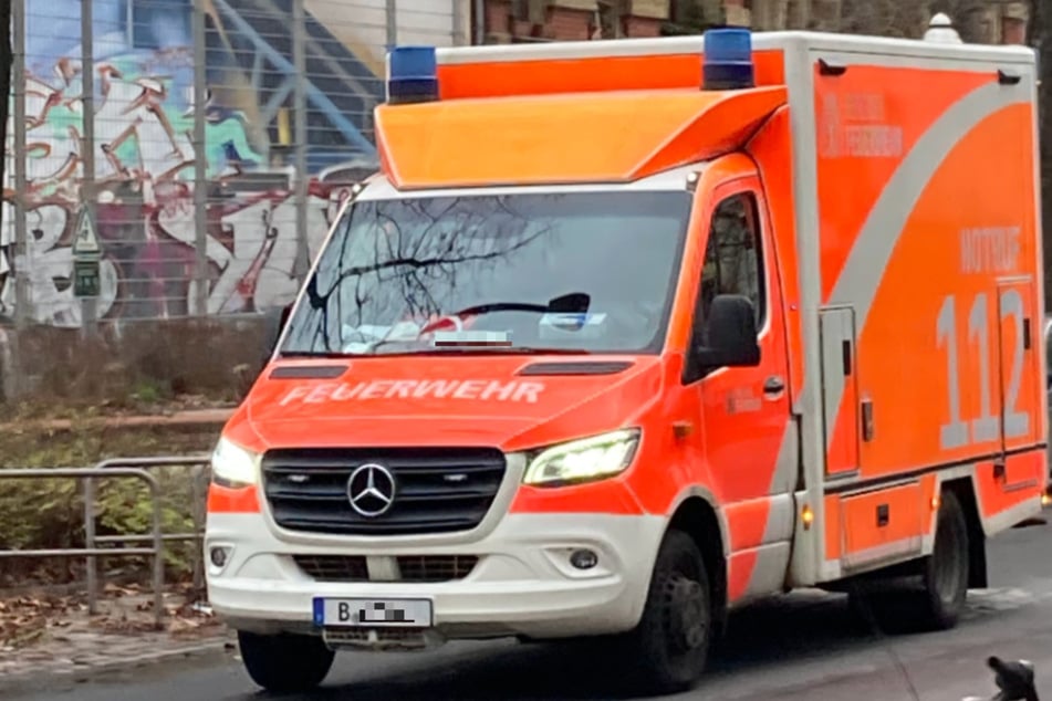 Der Mann brach selber beim Rettungsversuch zusammen. (Symbolbild)