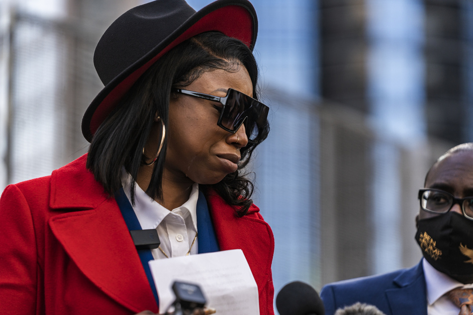 Bridgett Floyd spricht am 8. März, dem ersten Tag des Prozesses gegen den Polizisten Chauvin, über den Verlust ihres Bruders George Floyd.