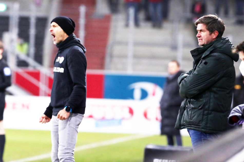 Er fiel ihm nicht in den Rücken, er stärkte ihn: Dynamos Sportchef Ralf Becker (r.) hielt trotz der Flaute im Oktober und November an Trainer Alexander Schmidt fest.