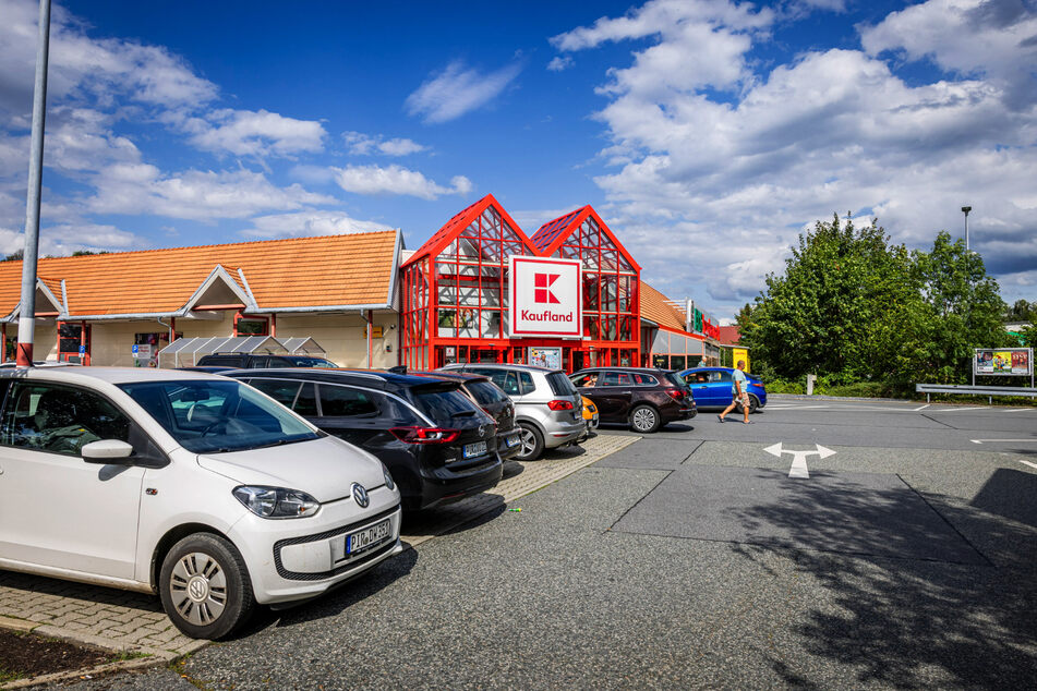 Doch nach dem Crash auf dem Supermarkt-Parkplatz gab der 87-Jährige seine Fleppen freiwillig ab.