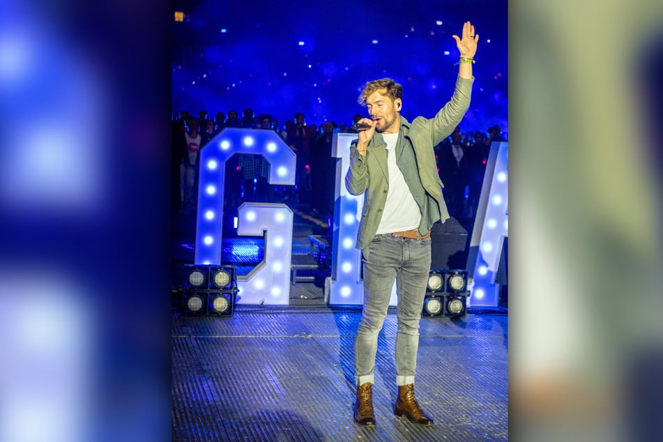Steht beim Jam mit Riesenchor auf der Bühne: Felix Räuber (41), der mit der Band Polarkreis 18 den Hit "Allein Allein" landete.