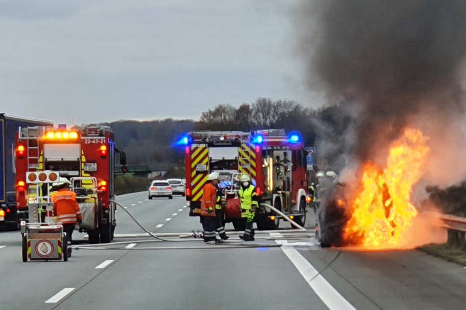Der Wagen war während der Fahrt plötzlich in Flammen aufgegangen.