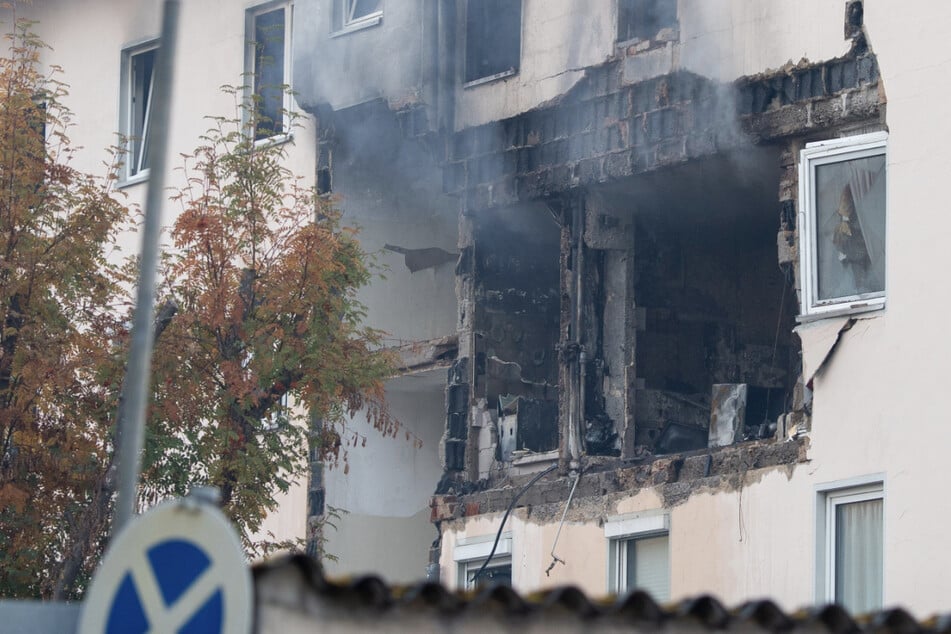 Ob das Gebäude noch bewohnbar ist, war zunächst unklar.