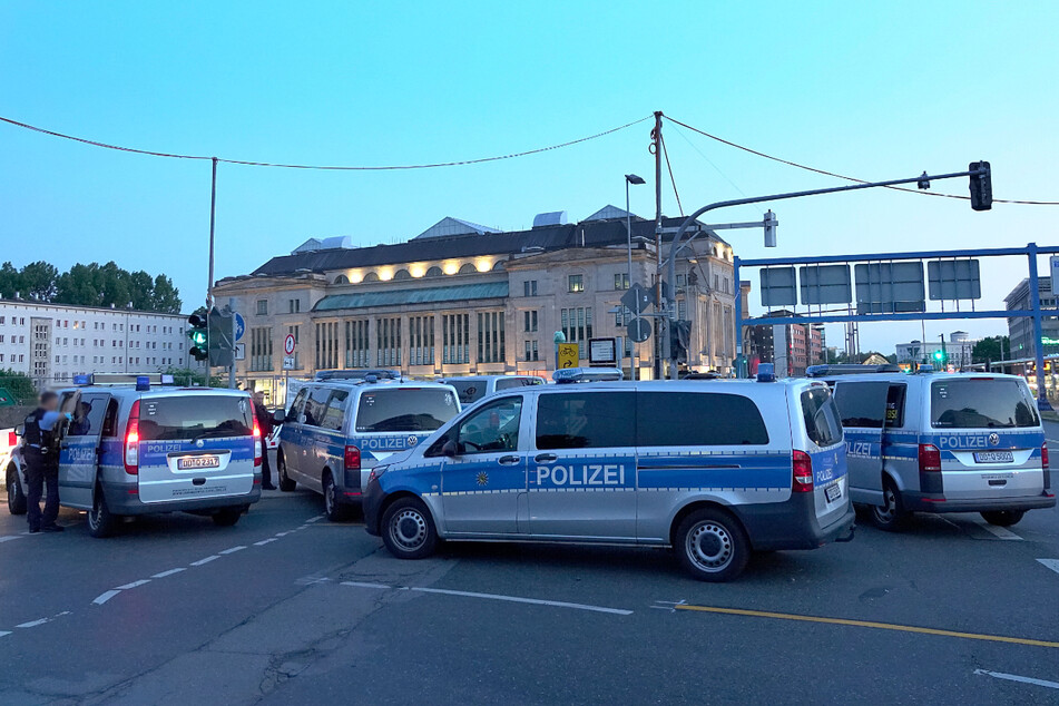 Am Freitagabend sind im Bereich der Zentralhaltestelle mehrere Personen aneinander geraten. Ein 16-Jähriger wurde dabei verletzt.