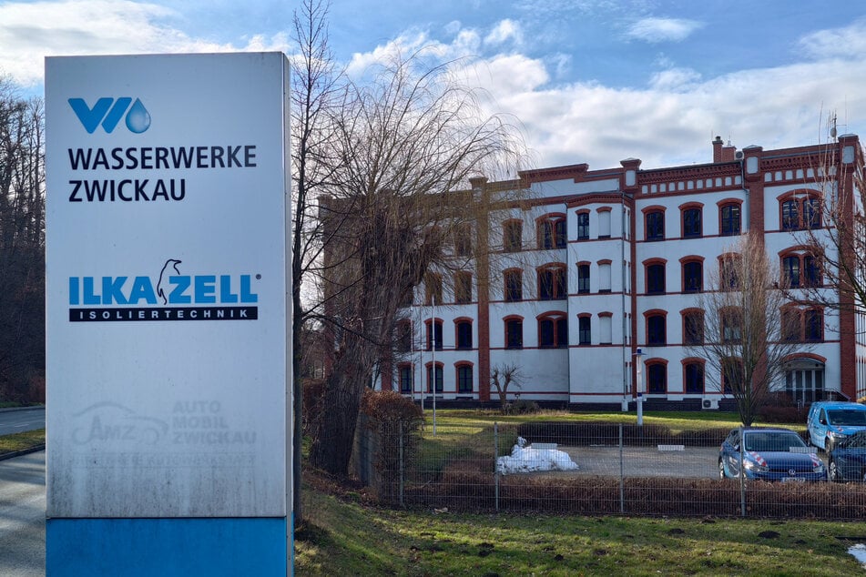 Sitz der Wasserwerke in der Zwickauer Erlmühlenstraße: Nach der Datenpanne laufen Korrekturversand und Aufklärung.