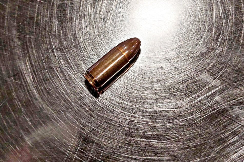 Die Beamten betonten, dass das Mitführen verbotener Gegenstände wie scharfer Munition strafrechtliche Konsequenzen nach sich zieht.