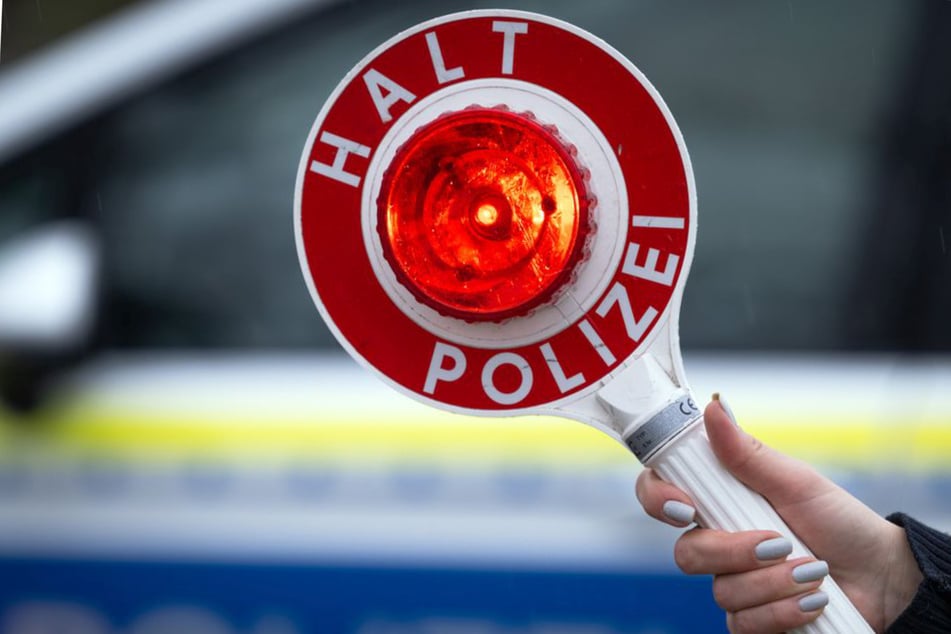 Die Polizei sucht derzeit nach den Verkehrsrowdys. (Symbolfoto)