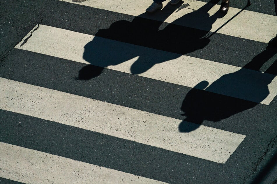 Das Mädchen (10) wurde von dem Fiat erfasst, als es gerade über einen Zebrastreifen ging. (Symbolbild)