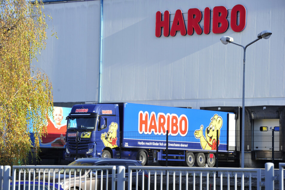 Ein Anblick, den es in Wilkau-Haßlau aufgrund der Werksschließung im Dezember nicht mehr gibt - ein Harbio-Lkw holt frische Ware ab.