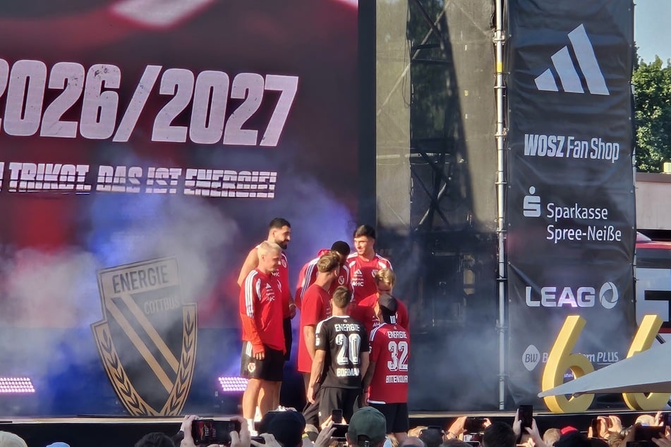Ende Juni hatte Energie die ersten Adidas-Trikots vorgestellt. (Archivfoto)