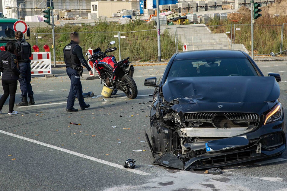 Nach dem Crash in Plauen (Vogtland) musste die Kreuzung bis etwa 14 Uhr gesperrt werden.