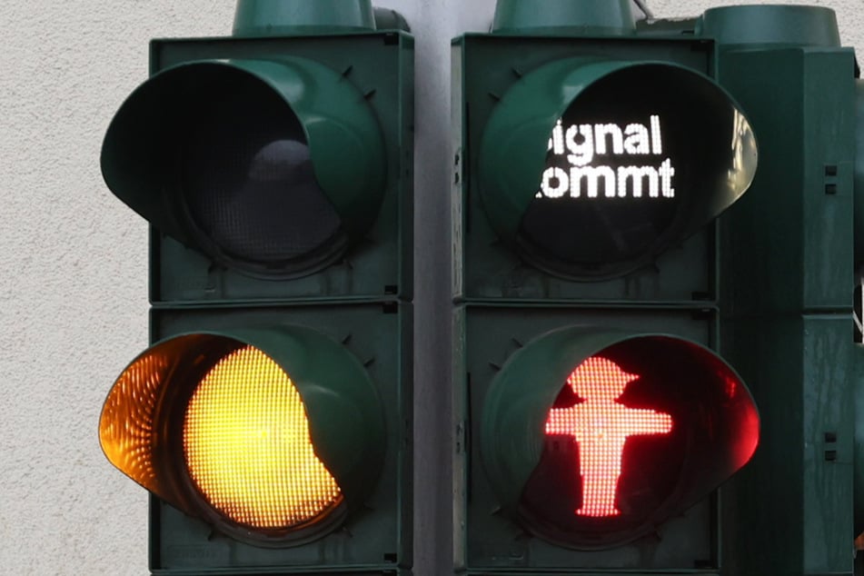 Wer in Dresden Grün anfordert, hat bisweilen nur wenig Zeit zum Queren der Straße.