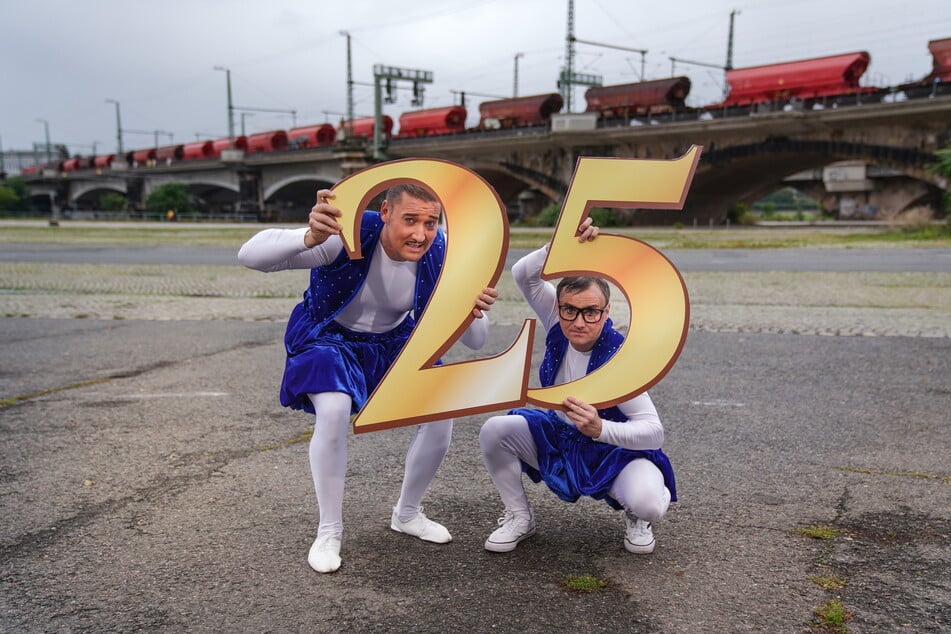 Die Comedians David und Richard Wolf werden bei der 25. Ausgabe des Dresdner Weihnachts-Circus auch mit Artistik verblüffen.