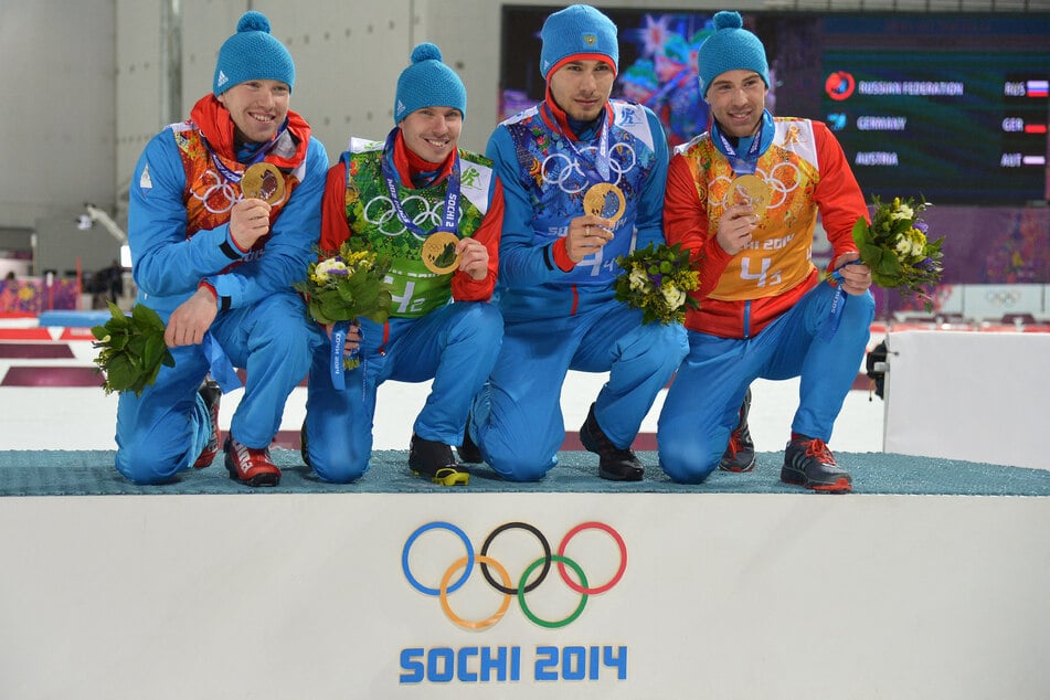 Das Staffel-Gold der russischen Biathleten wurde wegen der Dopingsperre von Jewgeni Ustjugow (39, 2.v.r.) annulliert.