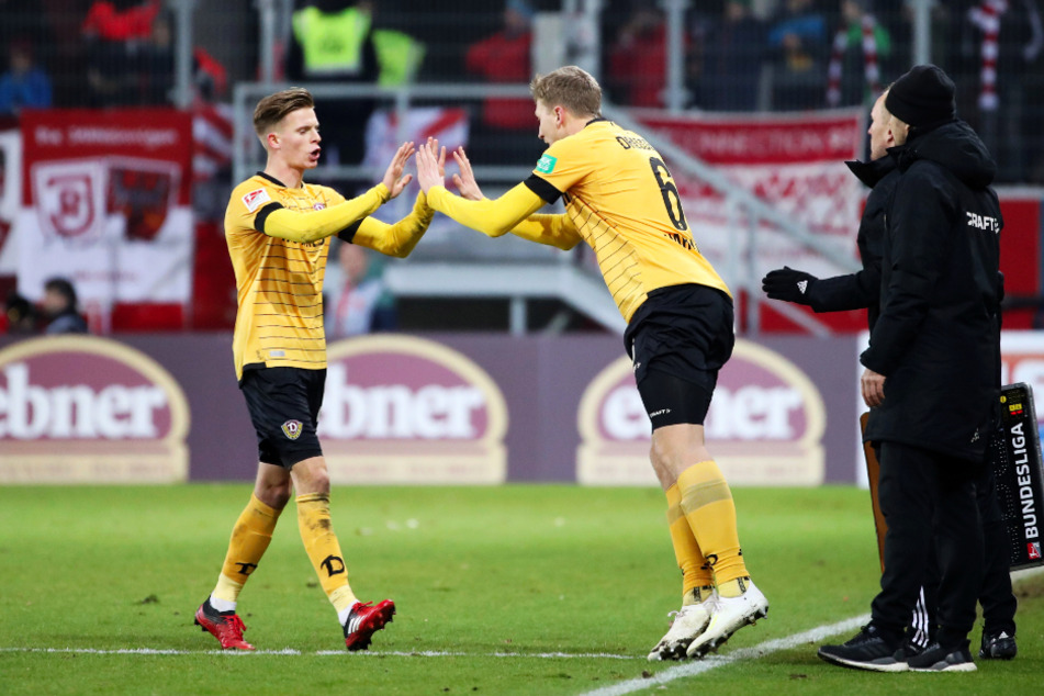 In Regensburg wurde Marco Hartmann (M.) für Dzenis Burnic (l.) eingewechselt. Da war die Welt noch in Ordnung.