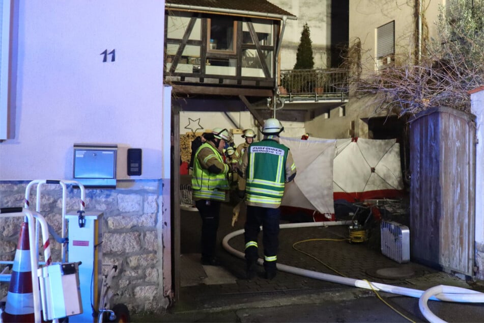 Rauchmelder wecken Nachbarn: 81-Jährige stirbt, Kind (7) verletzt