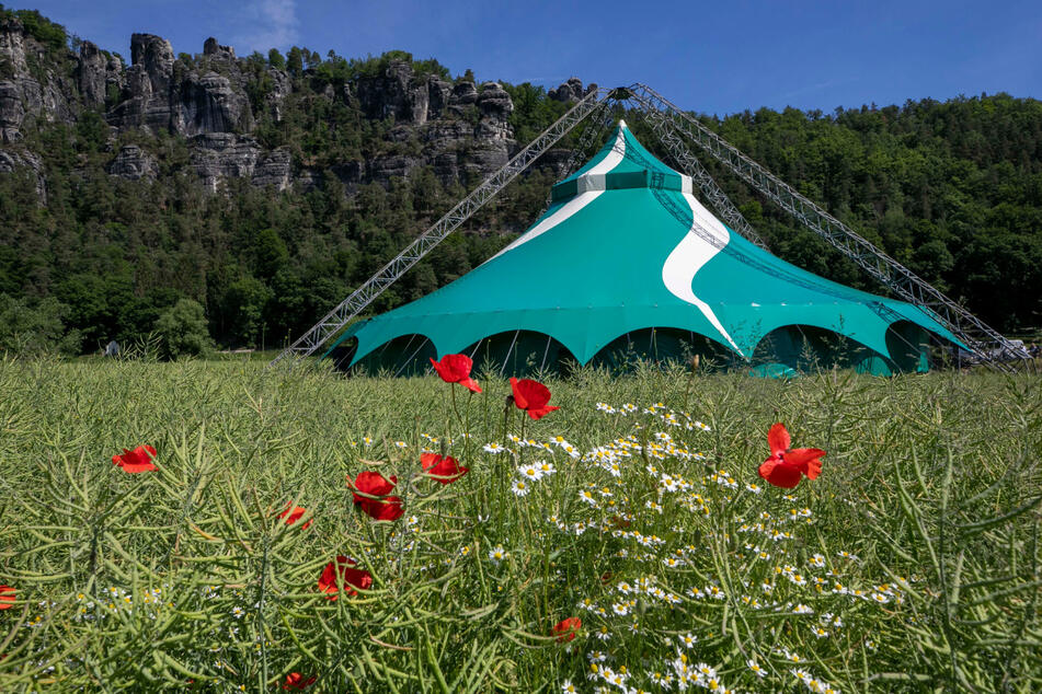 Das Theaterzelt im Kurort Rathen.