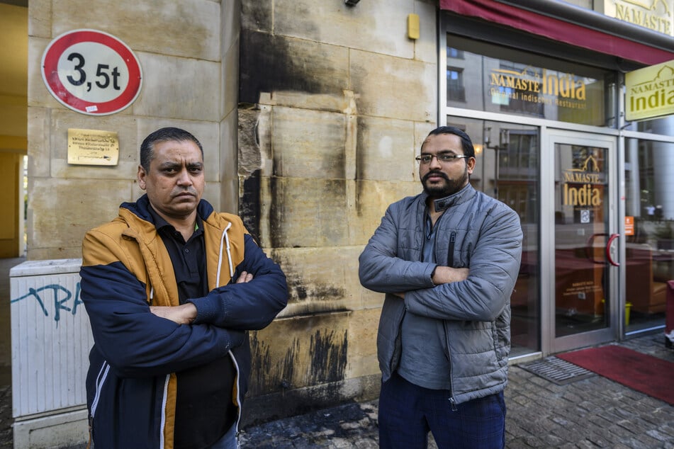 Restaurant-Mitarbeiter Raghbir Singh (50) und Ayodhya Prasad (33) sind wegen des Brandanschlags erschüttert.
