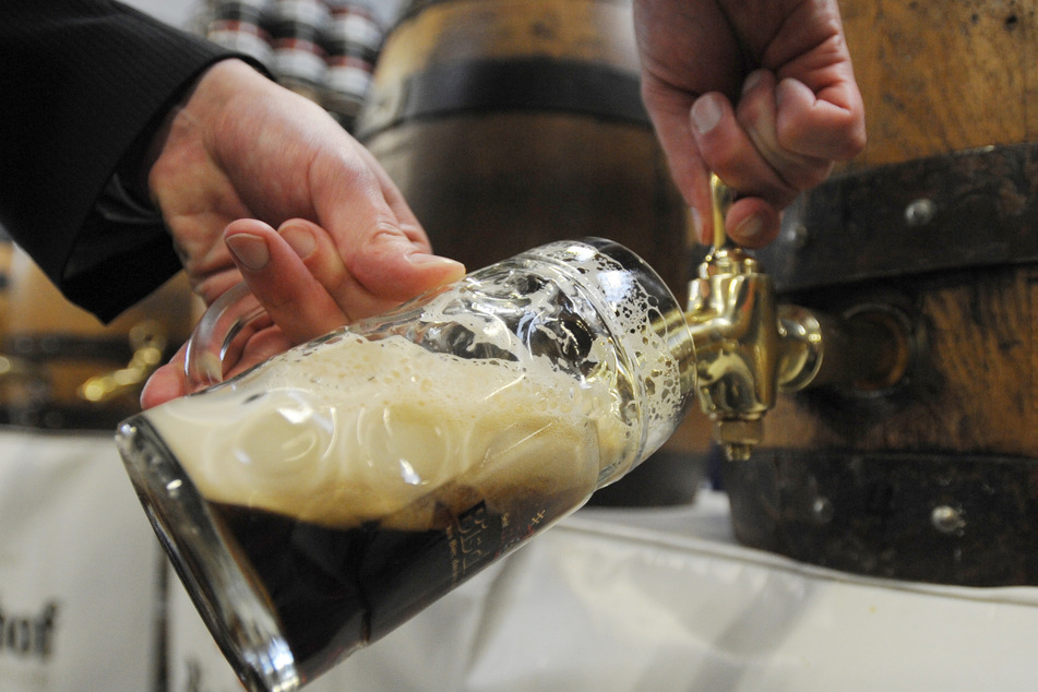 Nach Lockdown-Pause: Brauereien füllen wieder Bier in Fässern ab!