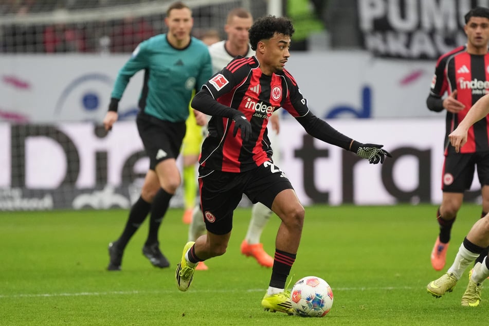 Nathaniel Brown (22) gilt als Tafelsilber der SGE. Der Linksverteidiger sollte im Sommer möglichst teuer verkauft werden.