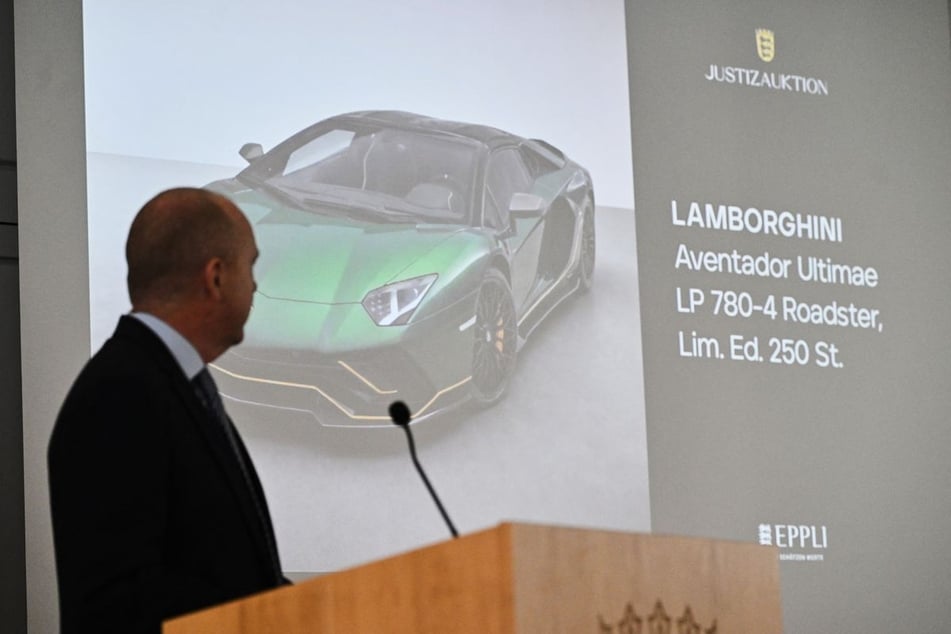 Der 780 PS starke grün-schimmernde Lamborghini Aventador wurde nur 250 Mal gebaut.