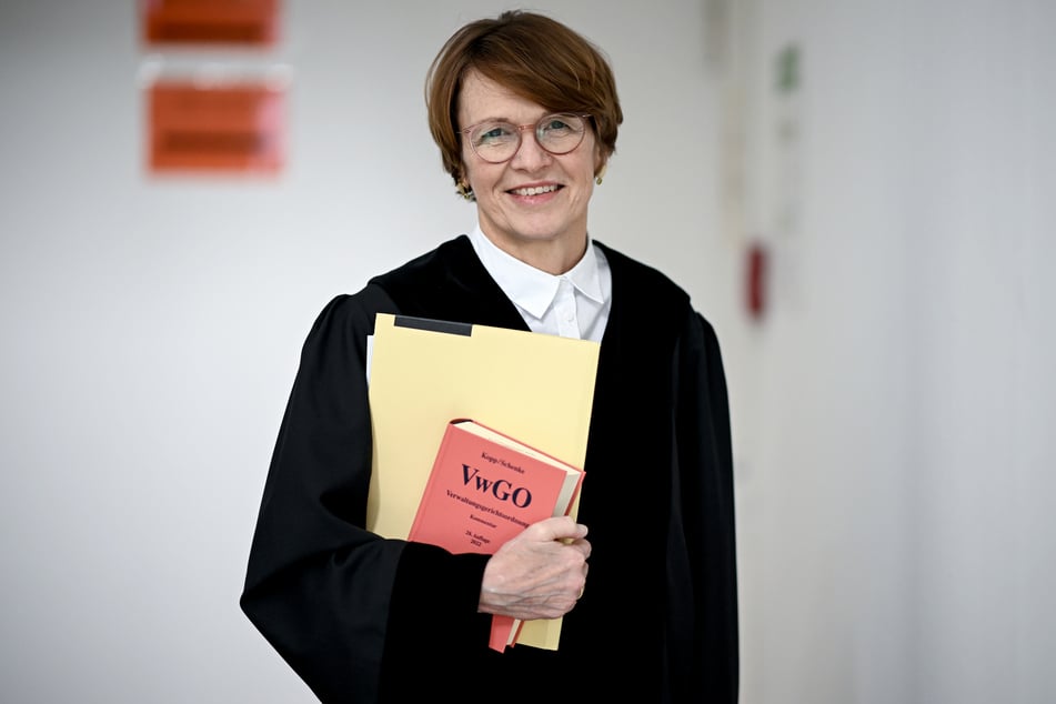 So kennen sie die meisten von uns wohl nicht: Deutschlands "First Lady" Elke Büdenbender (63) ist auch als Richterin tätig. Ende des Monats verabschiedet sie sich von dem Amt in den wohlverdienten Ruhestand.