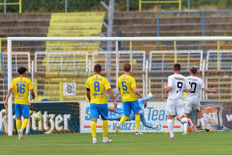 Mitte der ersten Hälfte fing sich Lok Leipzig das 0:1 ein.