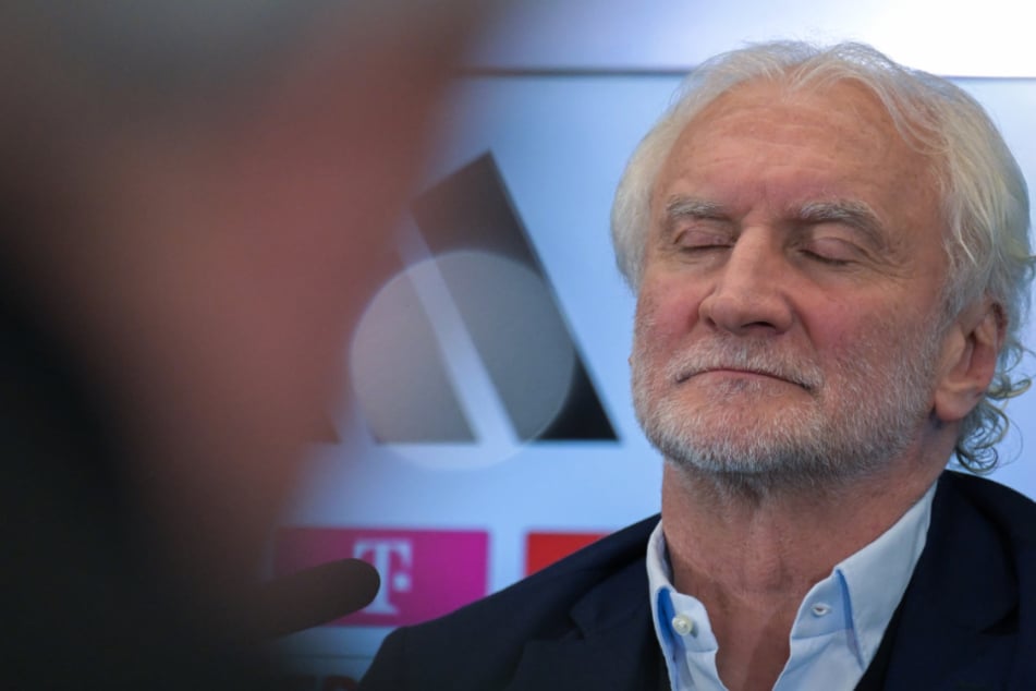 Mit einem aktuellen Interview in der "Frankfurter Rundschau" sorgte DFB-Sportdirektor Rudi Völler (62) für einige Stirnrunzler.